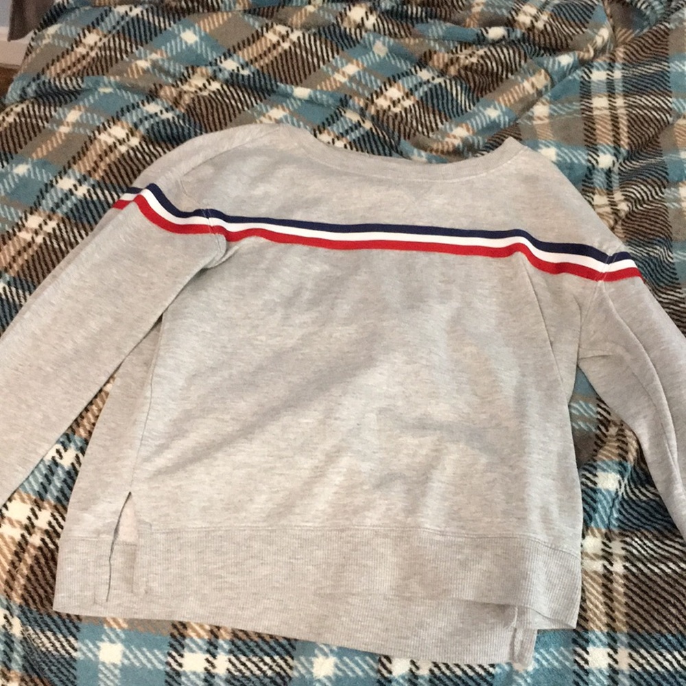 Gray long sleeve shirt.